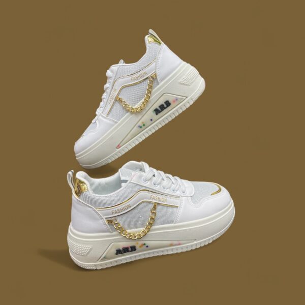 Women's classic sneakers with a gold chain detail, in white with fashion-forward accents for a chic and trendy look.