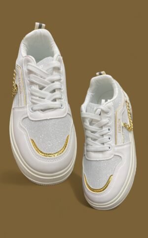 Women's classic sneakers with a gold chain detail, in white with fashion-forward accents for a chic and trendy look.