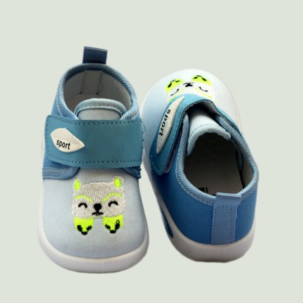 dual colors embroidery baby shoes