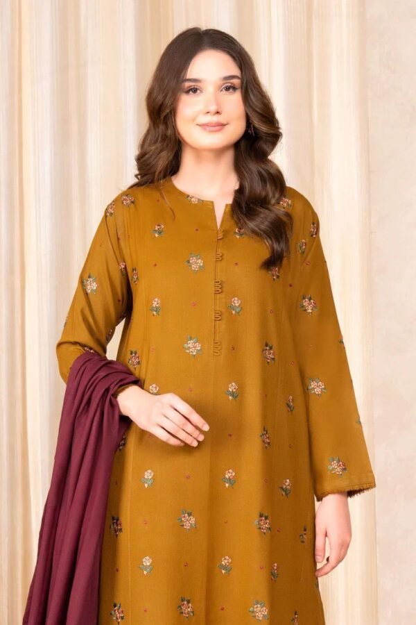 Baroque Lawn Three Piece Suit