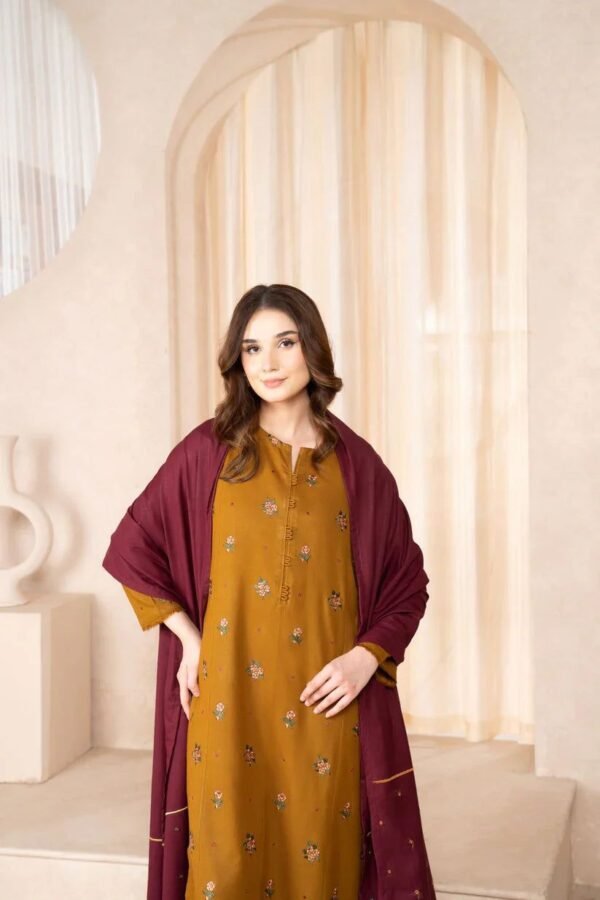Baroque Lawn Three Piece Suit
